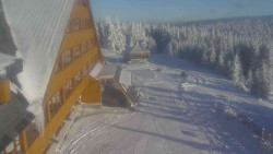 Parkoviště a hlavní vchod