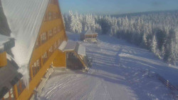 Parkoviště a hlavní vchod