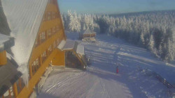 Parkoviště a hlavní vchod