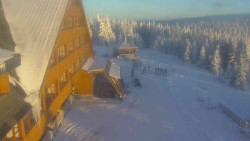 Parkoviště a hlavní vchod