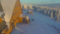 Parkoviště a hlavní vchod