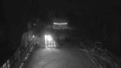 Parkoviště a hlavní vchod