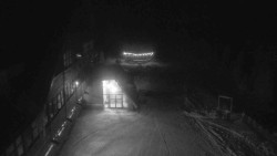 Parkoviště a hlavní vchod