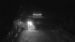 Parkoviště a hlavní vchod