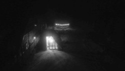 Parkoviště a hlavní vchod