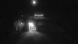 Parkoviště a hlavní vchod