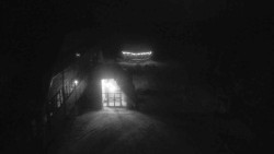 Parkoviště a hlavní vchod