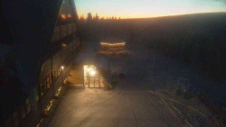 Parkoviště a hlavní vchod