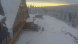 Parkoviště a hlavní vchod