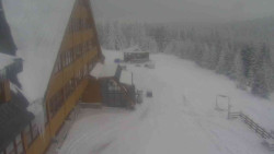 Parkoviště a hlavní vchod