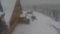 Parkoviště a hlavní vchod