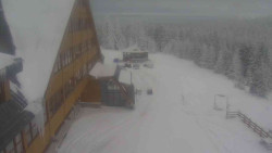 Parkoviště a hlavní vchod