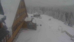 Parkoviště a hlavní vchod