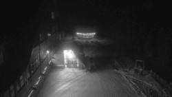 Parkoviště a hlavní vchod