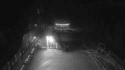 Parkoviště a hlavní vchod