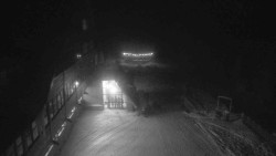 Parkoviště a hlavní vchod