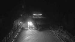 Parkoviště a hlavní vchod