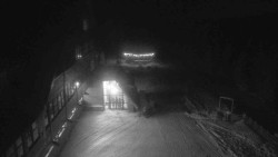 Parkoviště a hlavní vchod