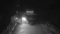 Parkoviště a hlavní vchod