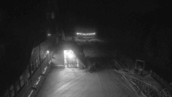 Parkoviště a hlavní vchod