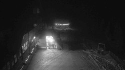 Parkoviště a hlavní vchod