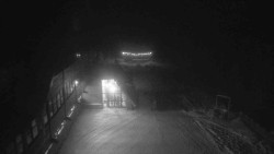 Parkoviště a hlavní vchod