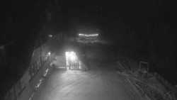 Parkoviště a hlavní vchod