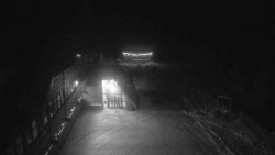 Parkoviště a hlavní vchod