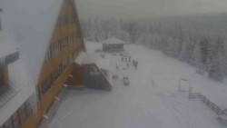 Parkoviště a hlavní vchod