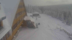 Parkoviště a hlavní vchod