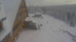 Parkoviště a hlavní vchod