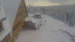 Parkoviště a hlavní vchod