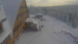 Parkoviště a hlavní vchod