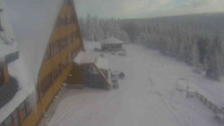 Parkoviště a hlavní vchod