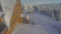 Parkoviště a hlavní vchod