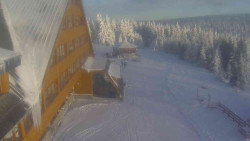 Parkoviště a hlavní vchod