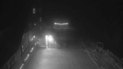 Parkoviště a hlavní vchod