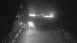 Parkoviště a hlavní vchod