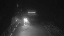 Parkoviště a hlavní vchod