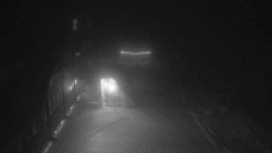 Parkoviště a hlavní vchod