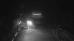 Parkoviště a hlavní vchod