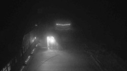 Parkoviště a hlavní vchod