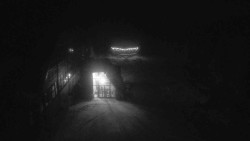 Parkoviště a hlavní vchod