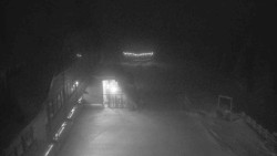 Parkoviště a hlavní vchod