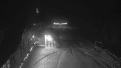 Parkoviště a hlavní vchod