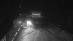 Parkoviště a hlavní vchod