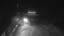 Parkoviště a hlavní vchod