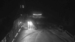 Parkoviště a hlavní vchod