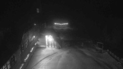 Parkoviště a hlavní vchod