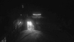 Parkoviště a hlavní vchod